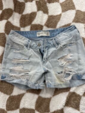 Abercrombie & Fitch Light Blue Low Rise Denim Shorts size 2/26